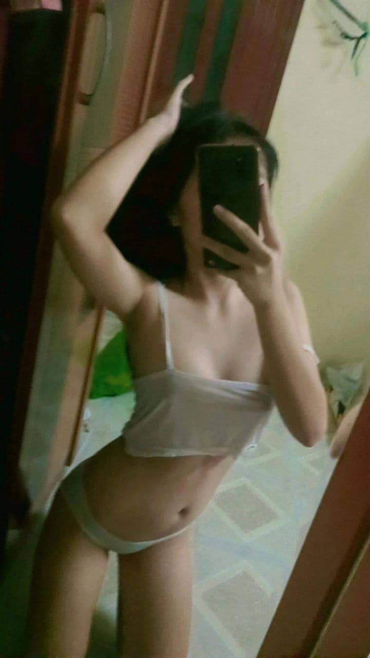 Em selfie.jpg