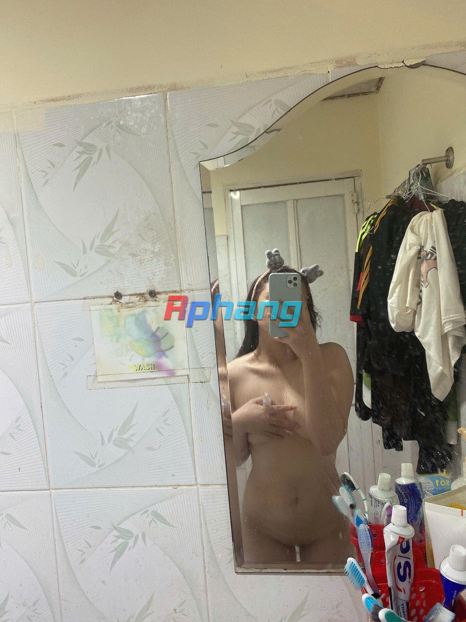 1743678131937.png