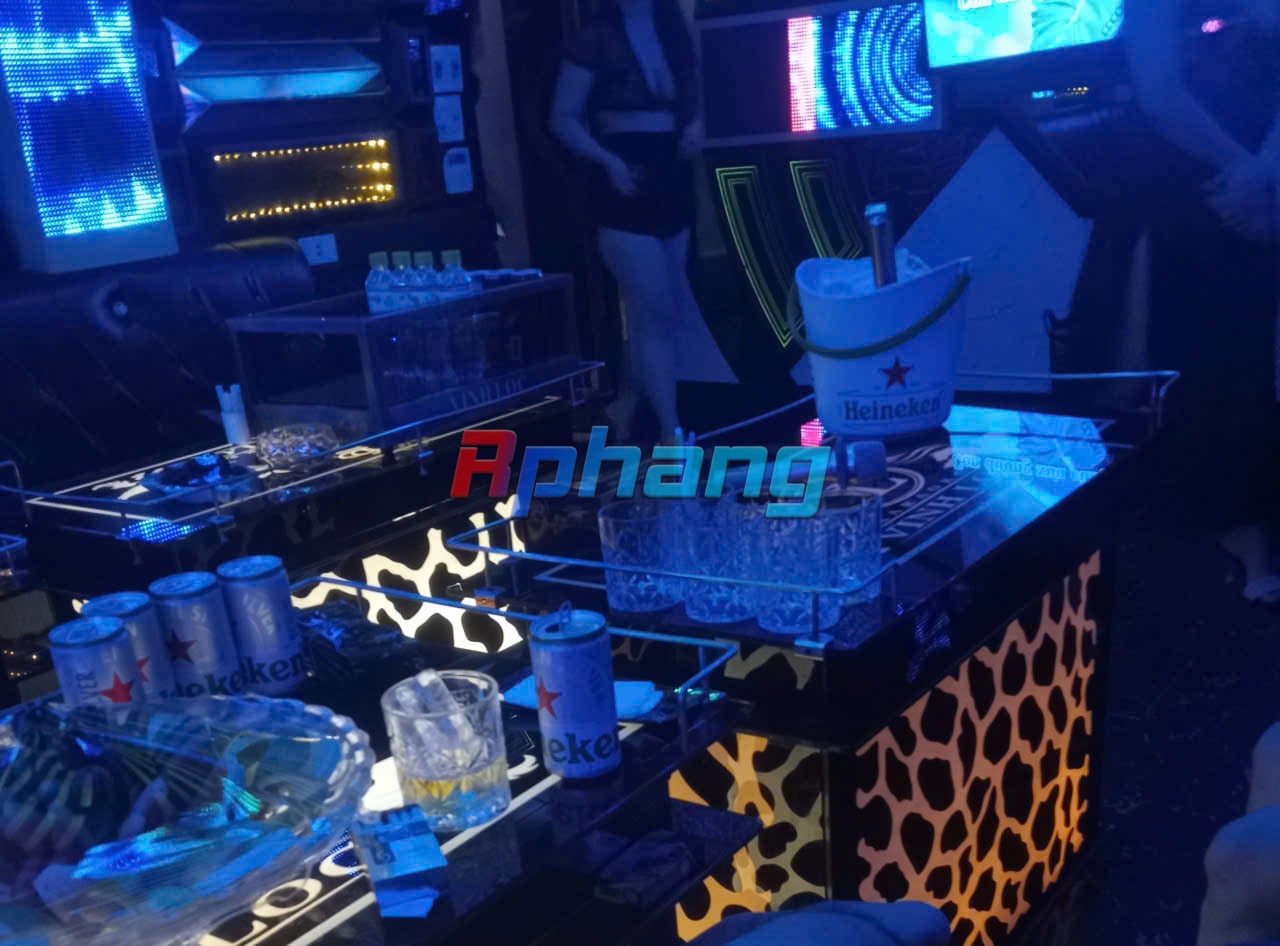 KARAOKE VINHLOC.jpg